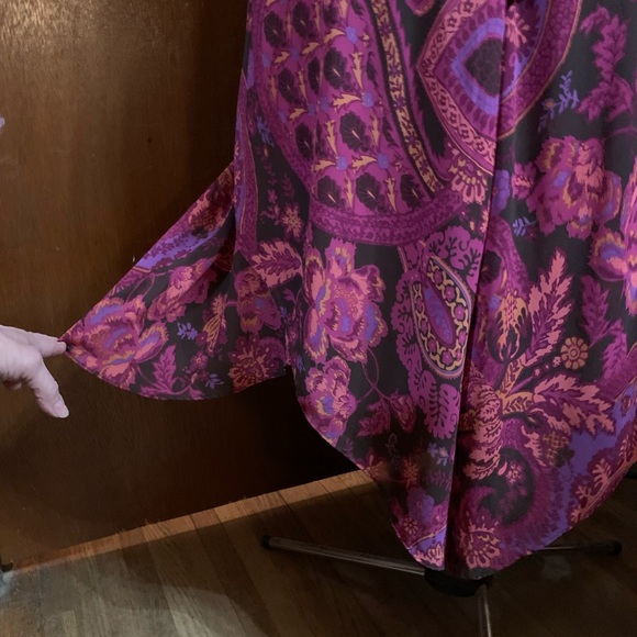 Paisley Sleeveless Dress w/Petal Hem - Picture 11 of 11